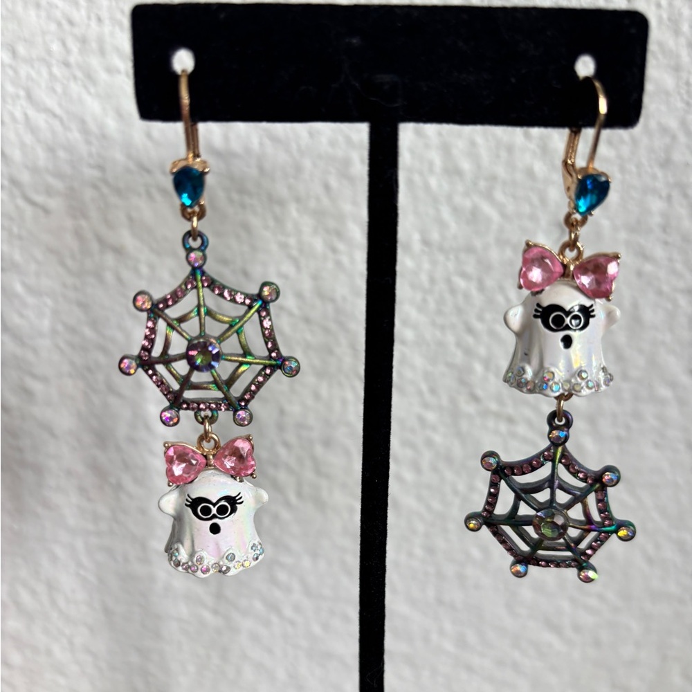 Betsey Johnson ghost/ web earrings EUC